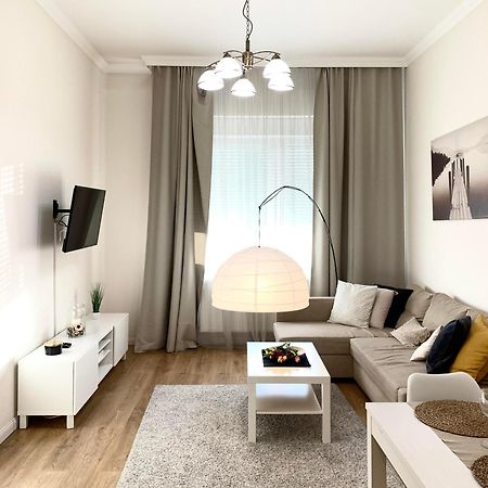 Alfoeldi Palace Apartman Debrecen Eksteriør billede
