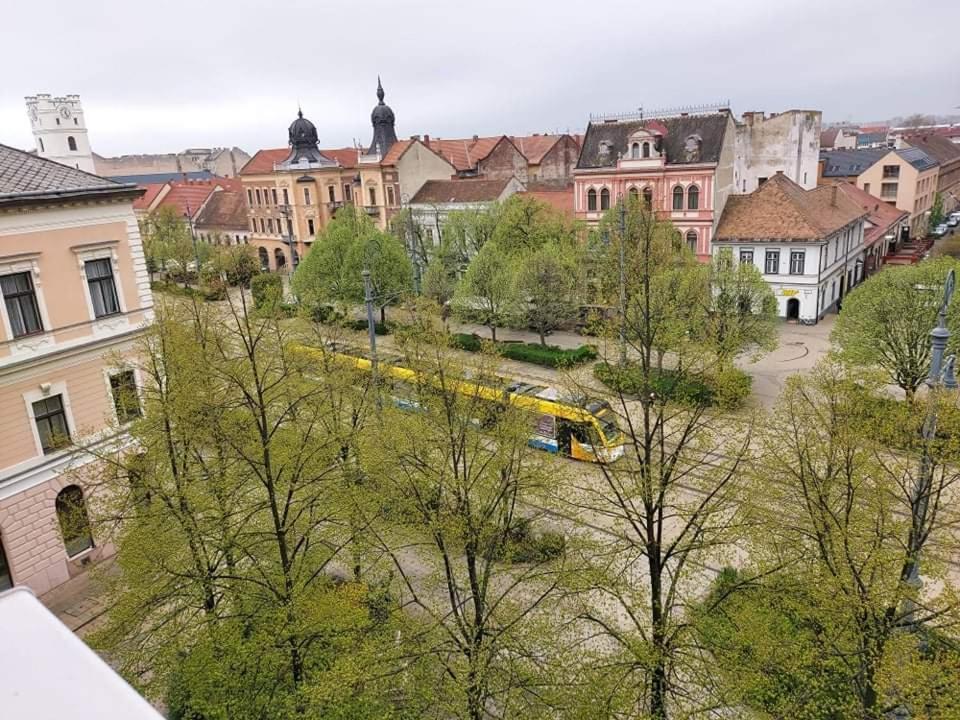 Alfoeldi Palace Apartman Debrecen Eksteriør billede